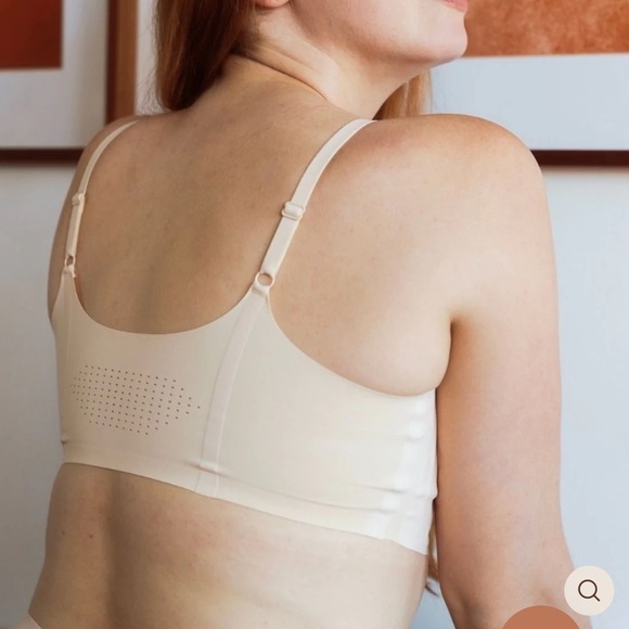 SECOND Skin Scoop Seamless Pullover Bra - Cream - Picture 2 of 7